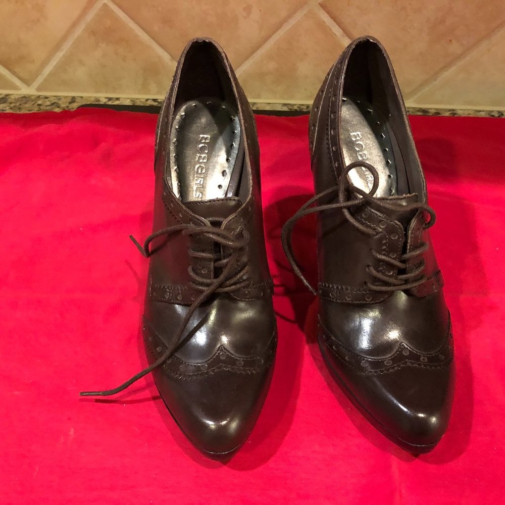 Used - BCBG Dark Brown Leather Lace Up Shoes - Size 6 - Great Condition